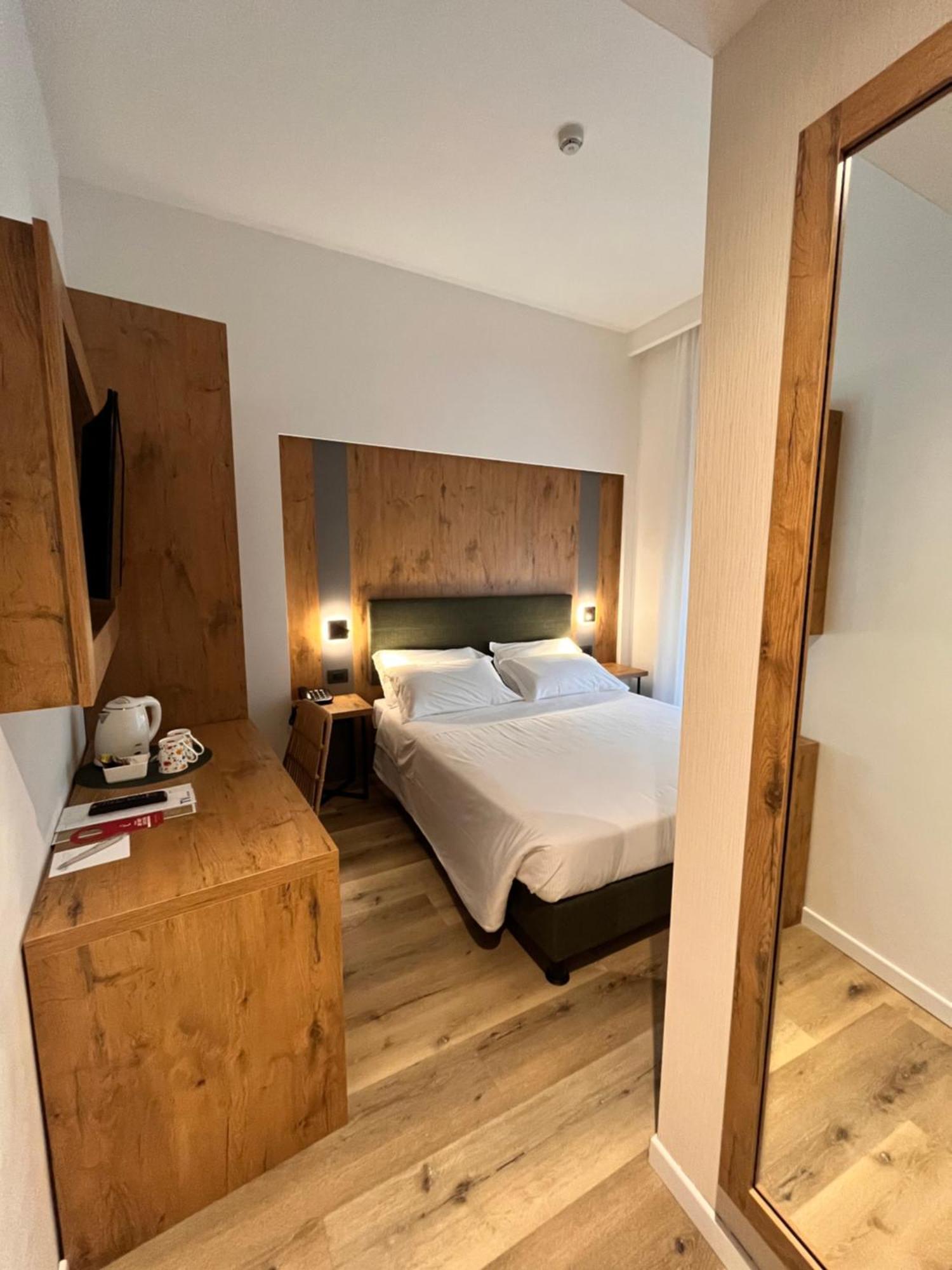 America Hotel 4*