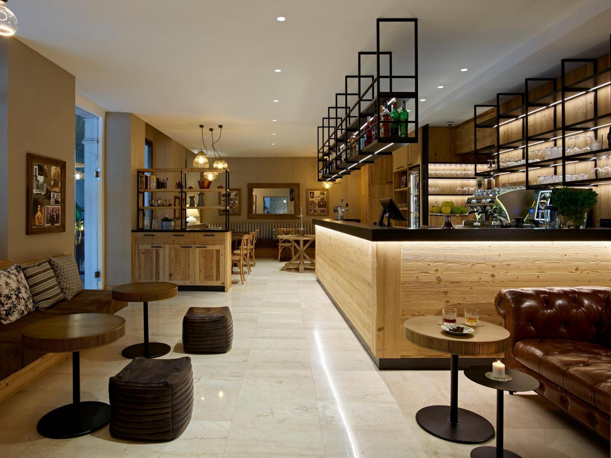America Hotel 4*